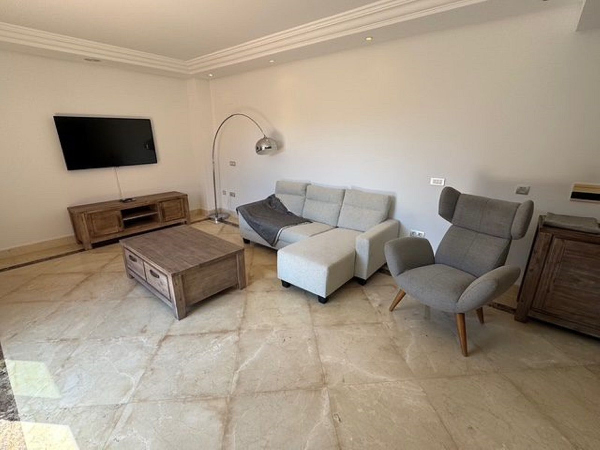 2 Bedroom Apartment in Estepona - Photo 11