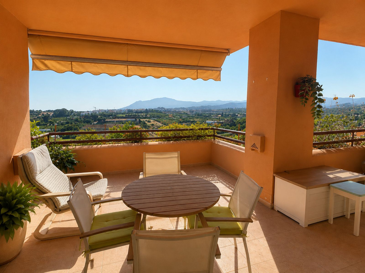 2 Bedroom Apartment in Estepona - Photo 20
