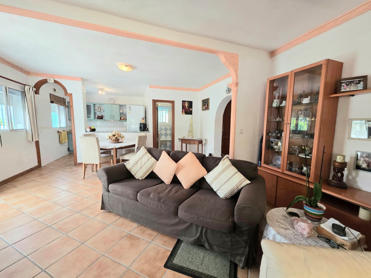 3 Bedroom Villa in Coín - Photo 5