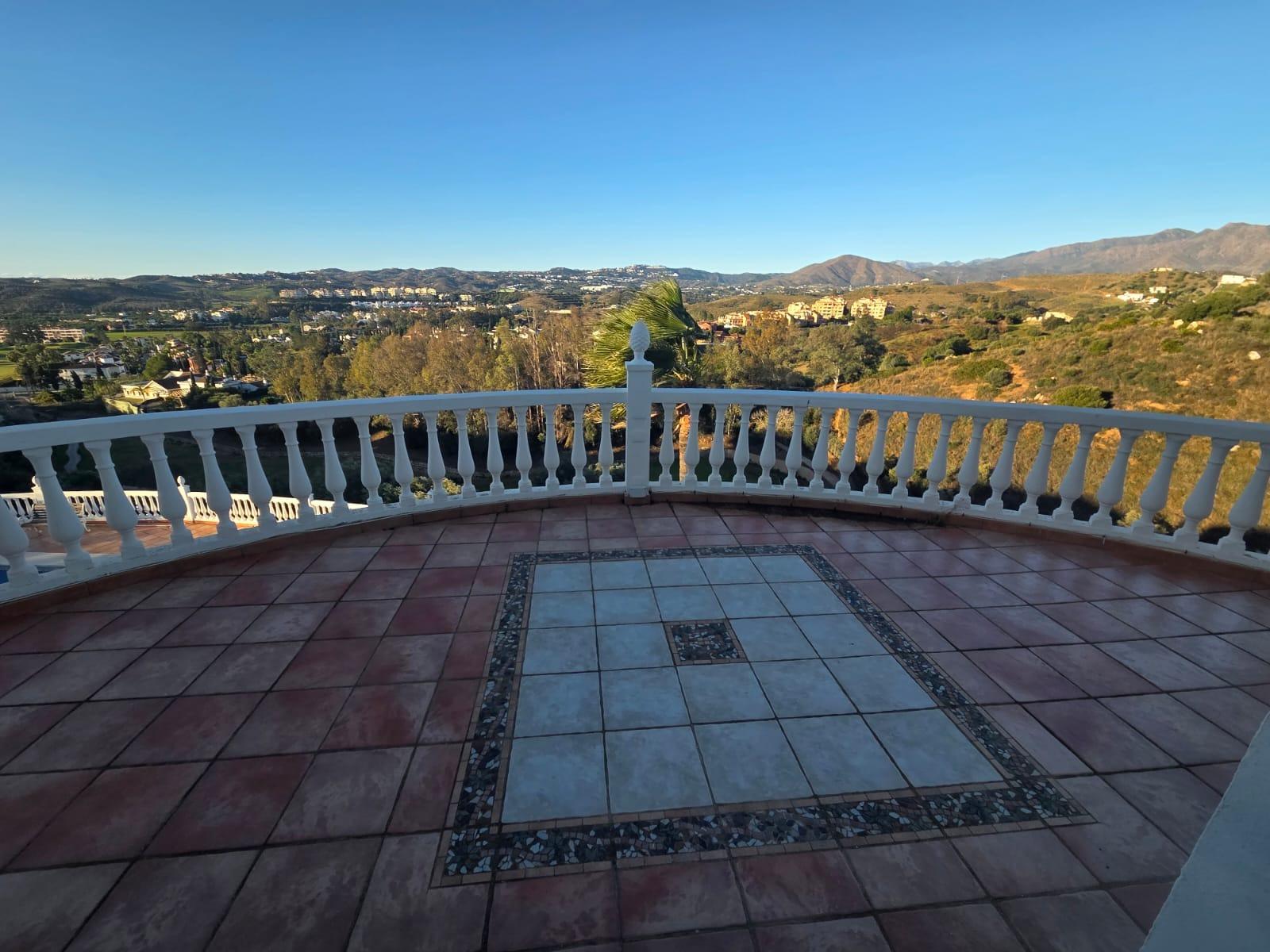 5 Bedroom Villa in Mijas - Photo 3