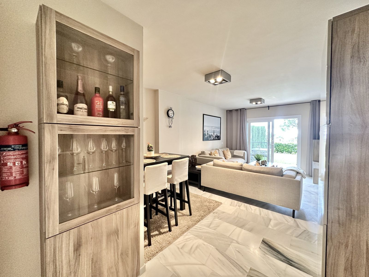 2 Bedroom Apartment in Mijas - Photo 18