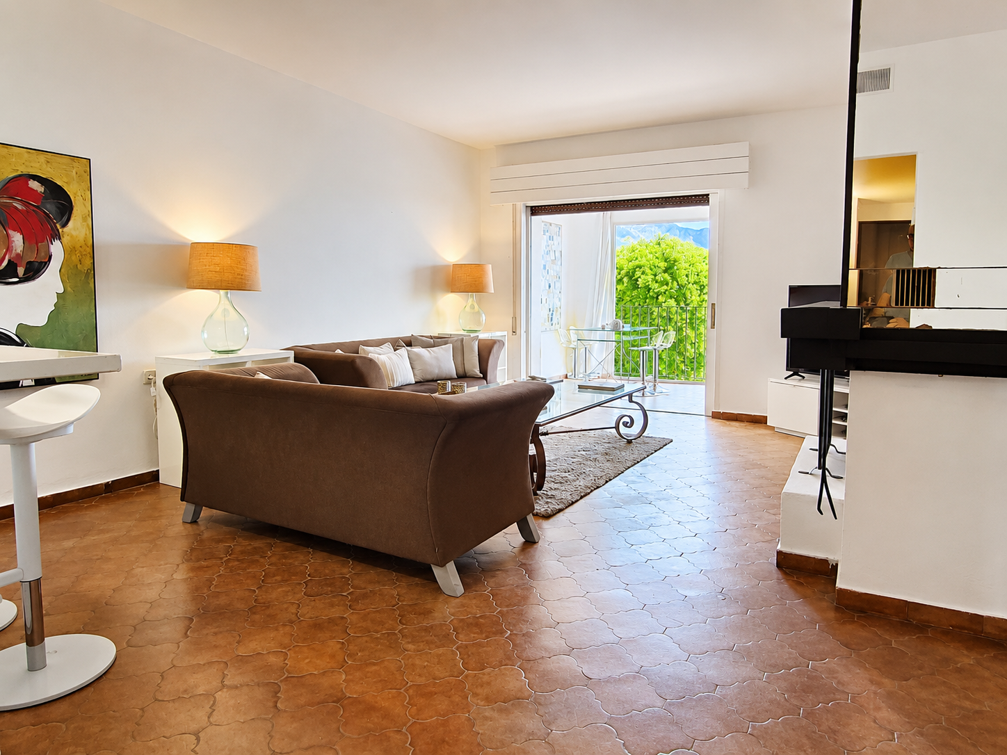 1 Bedroom Apartment in Marbella - Photo 3