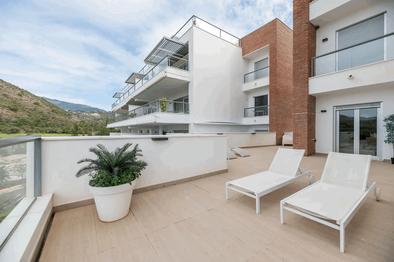 3 Bedroom Apartment in Benahavís - Photo 28