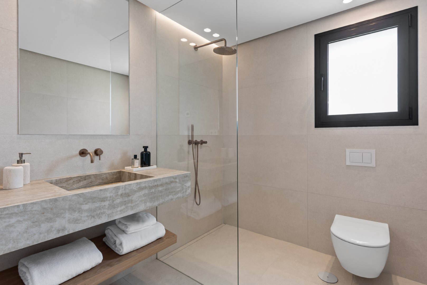 3 Bedroom Apartment in Estepona - Photo 28