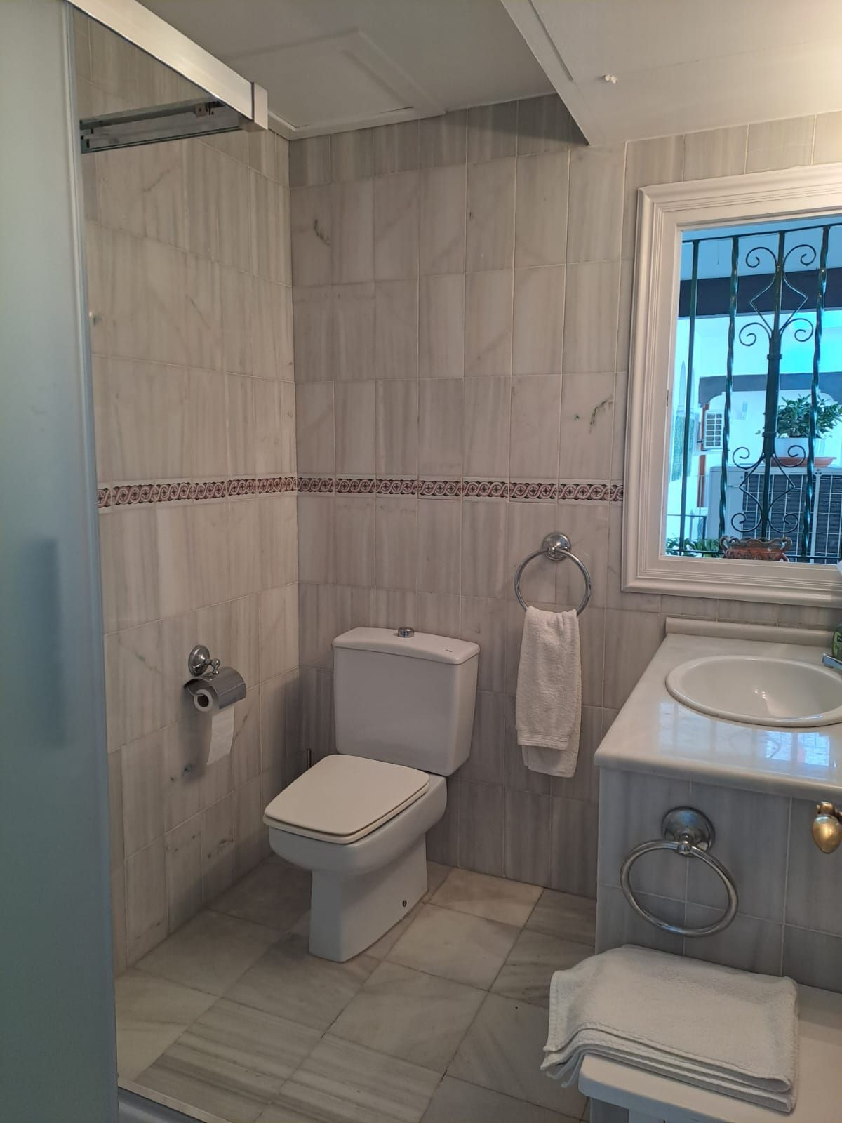 3 Bedroom Apartment in Estepona - Photo 20