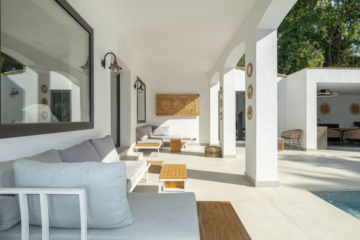 5 Bedroom Villa in Estepona - Photo 10