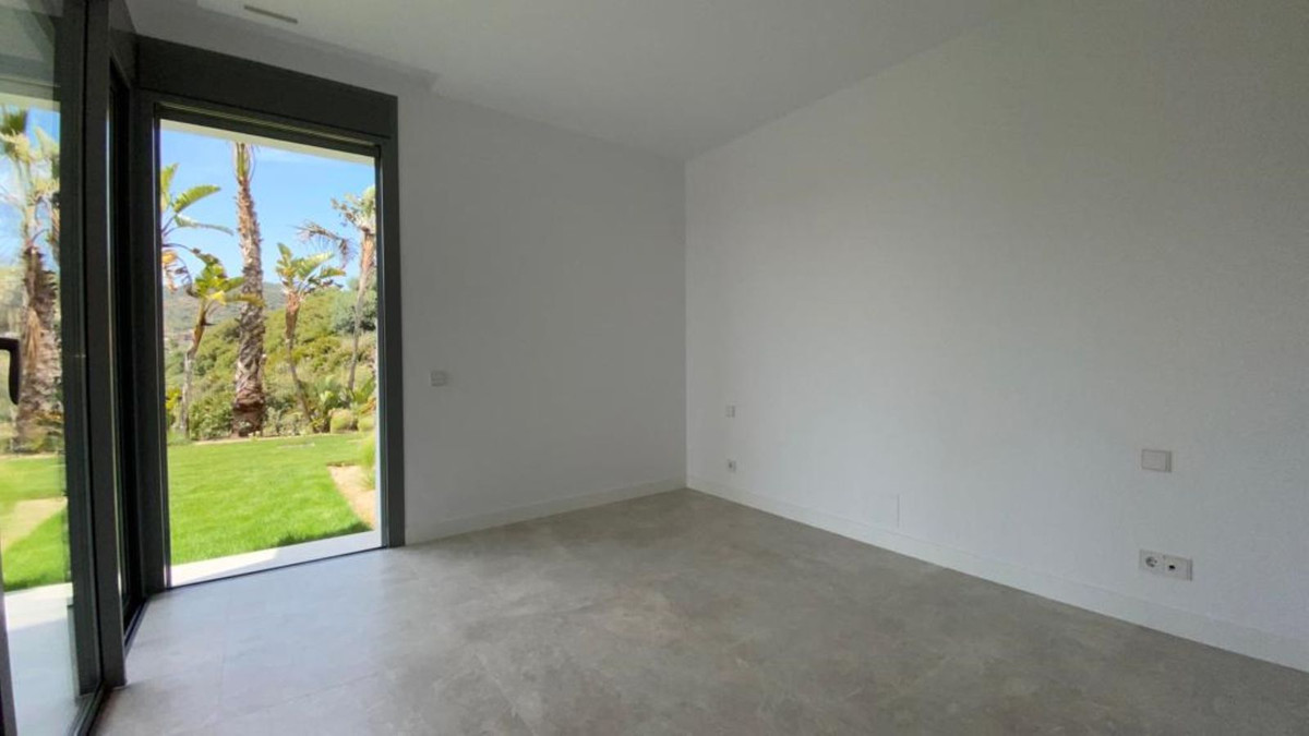 4 Bedroom Villa in Marbella - Photo 20