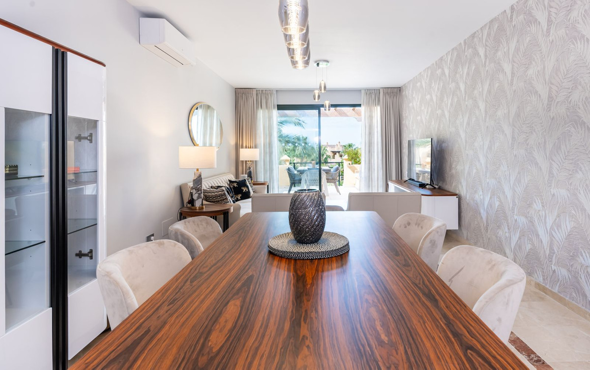 3 Bedroom Penthouse in Estepona - Photo 2