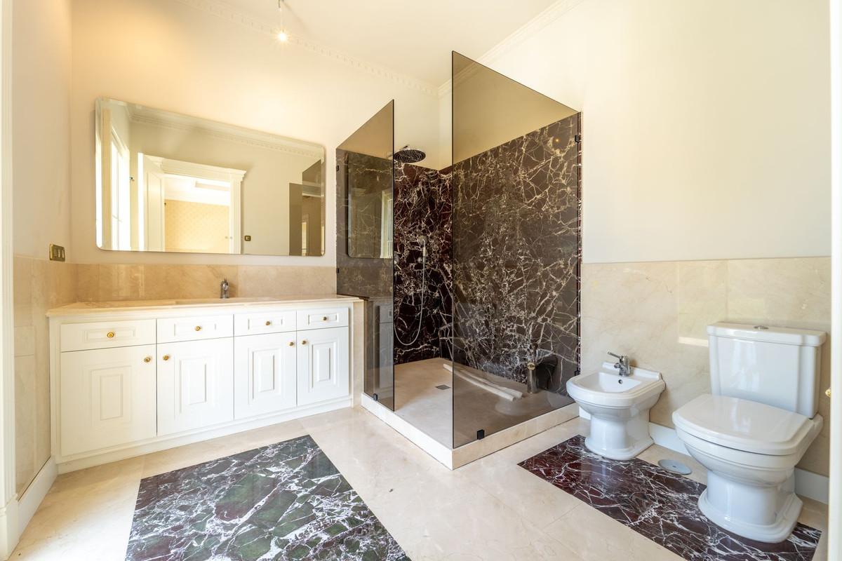 10 Bedroom Villa in Marbella - Photo 12