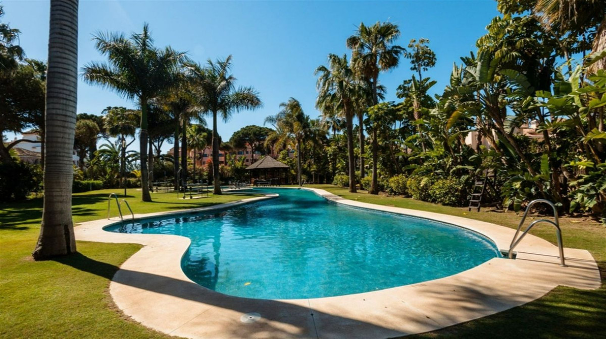 3 Bedroom Apartment in Marbella - Photo 24