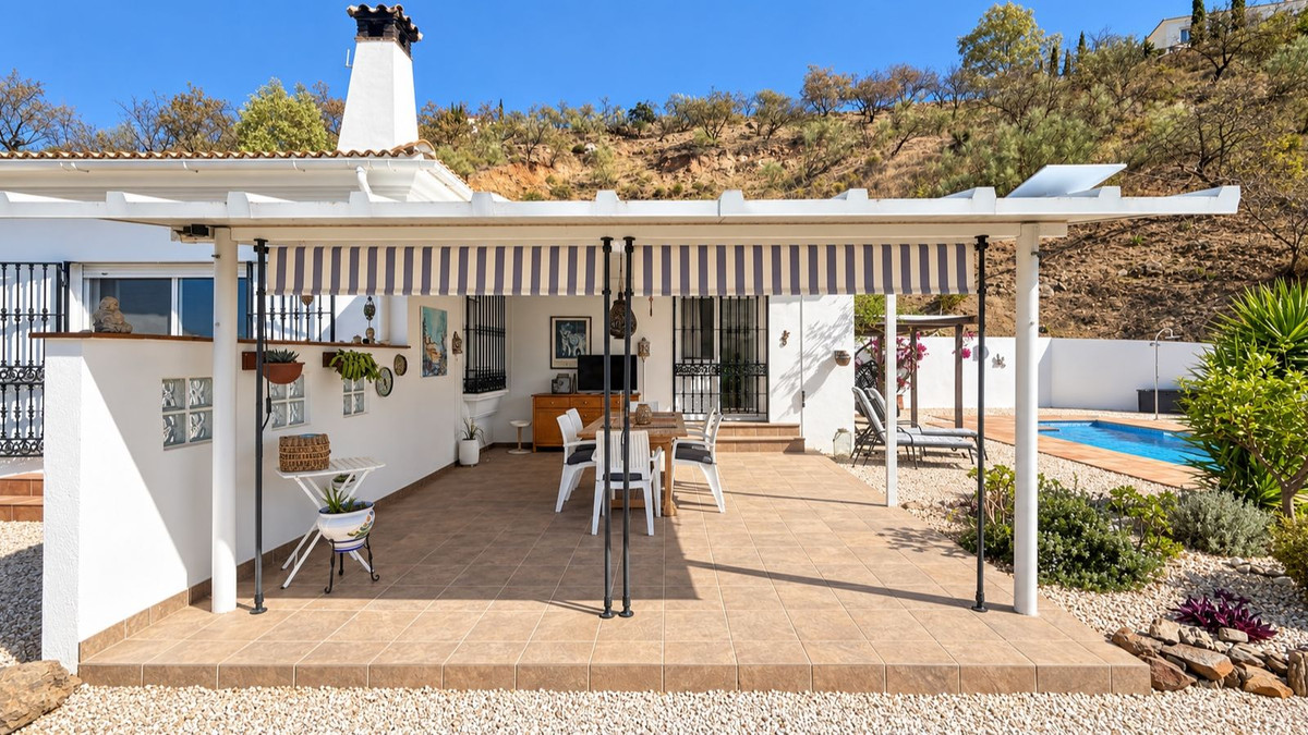 3 Bedroom Villa in Colmenar - Photo 5