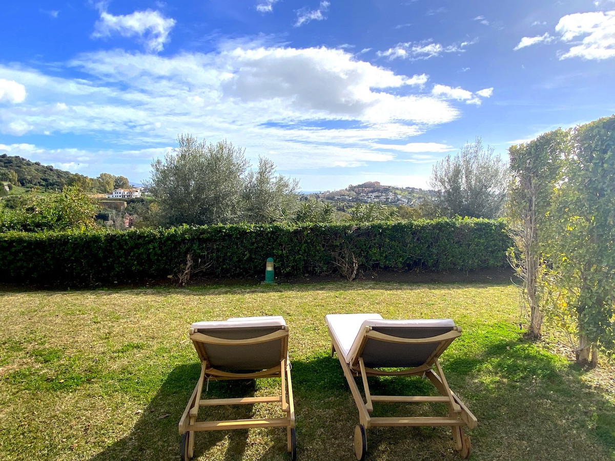 4 Bedroom Townhouse in Benahavís - Photo 21