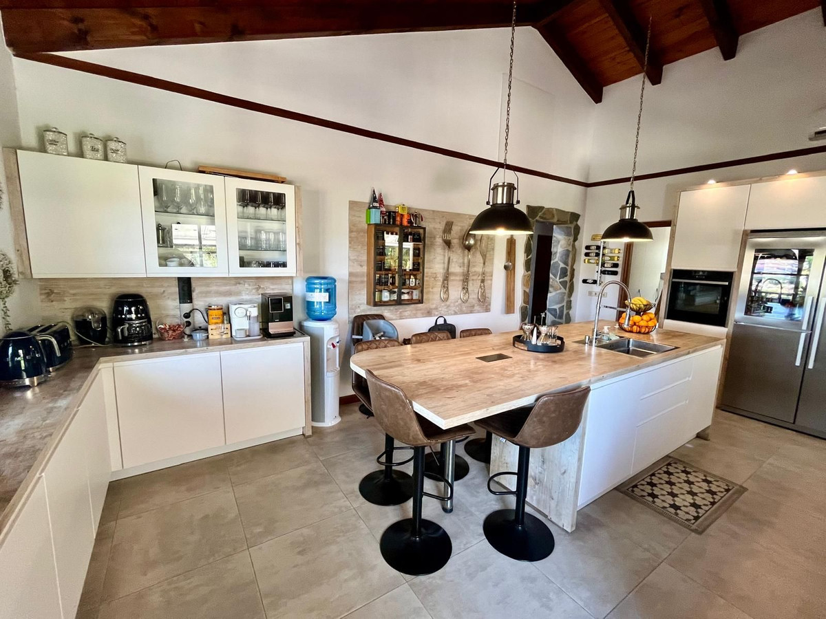 5 Bedroom Villa in Mijas - Photo 15