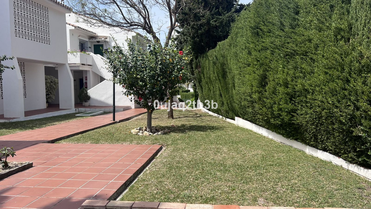 2 Bedroom Apartment in Marbella - Photo 20