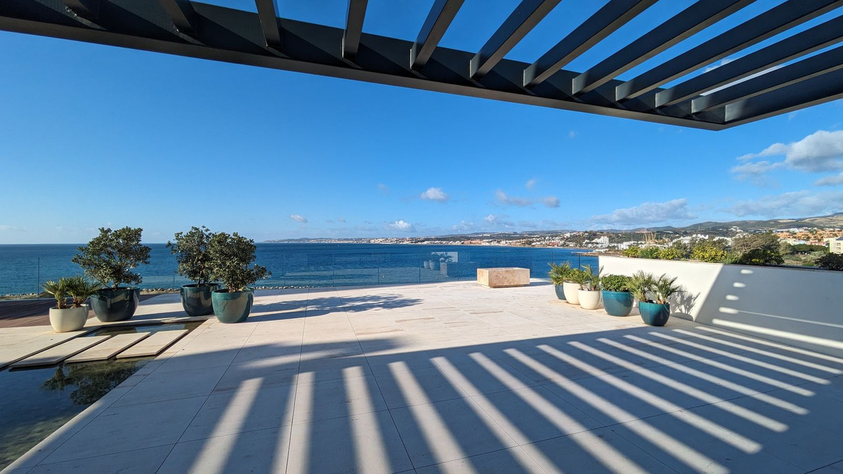 3 Bedroom Penthouse in Estepona - Photo 5