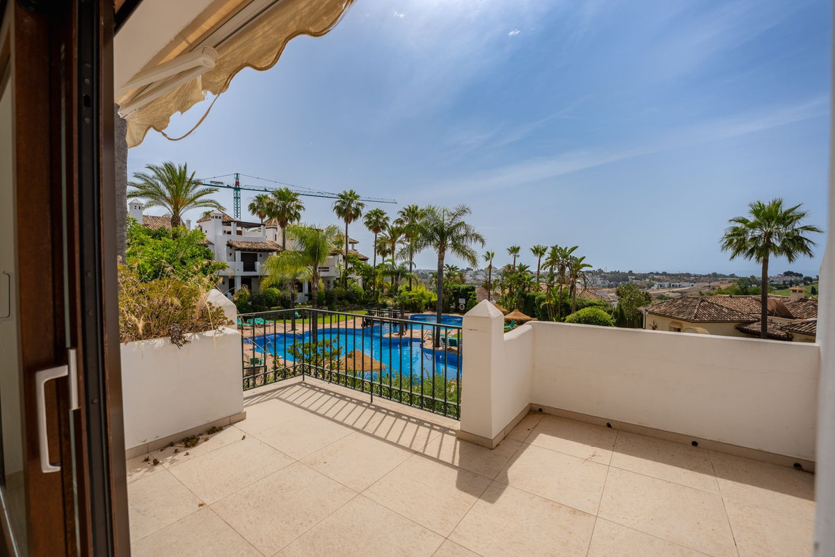 3 Bedroom Townhouse in Estepona - Photo 2
