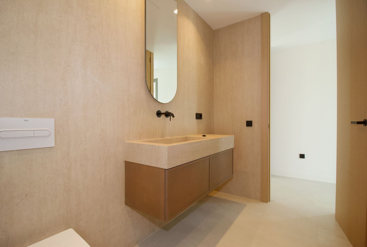 4 Bedroom Villa in Estepona - Photo 23