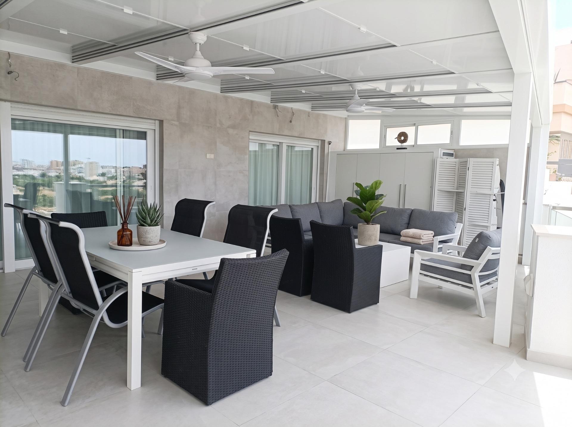 3 Bedroom Apartment in Torremolinos - Photo 3