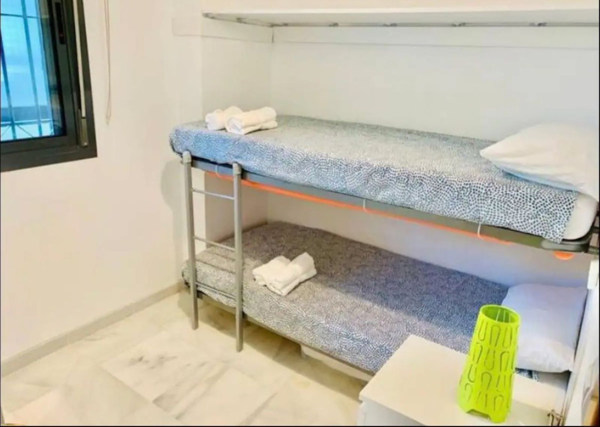 2 Bedroom Apartment in Fuengirola - Photo 14