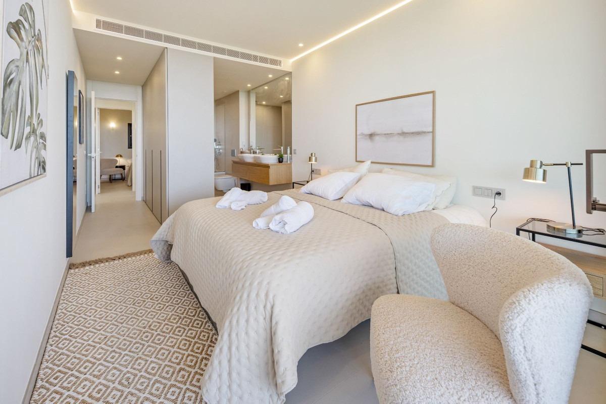 2 Bedroom Apartment in Benalmádena - Photo 14