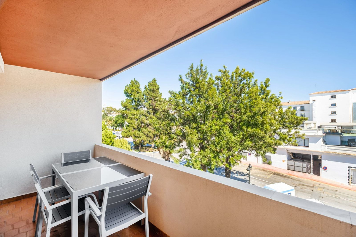 2 Bedroom Apartment in Marbella - Photo 9