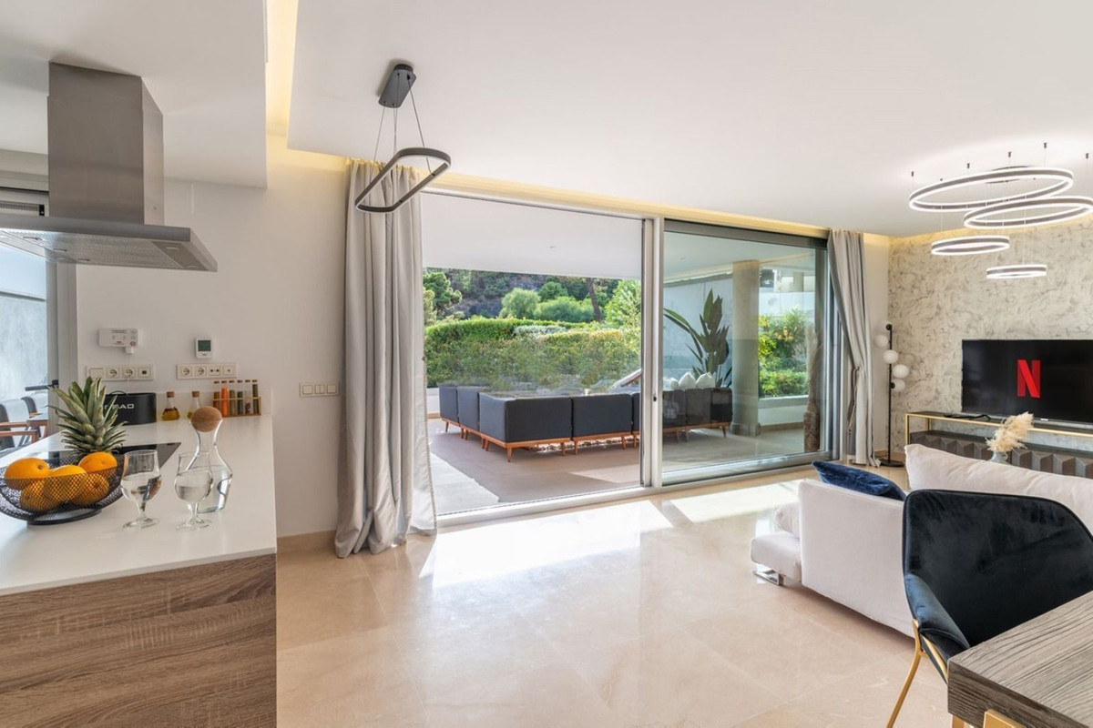 3 Bedroom Apartment in Benahavís - Photo 9