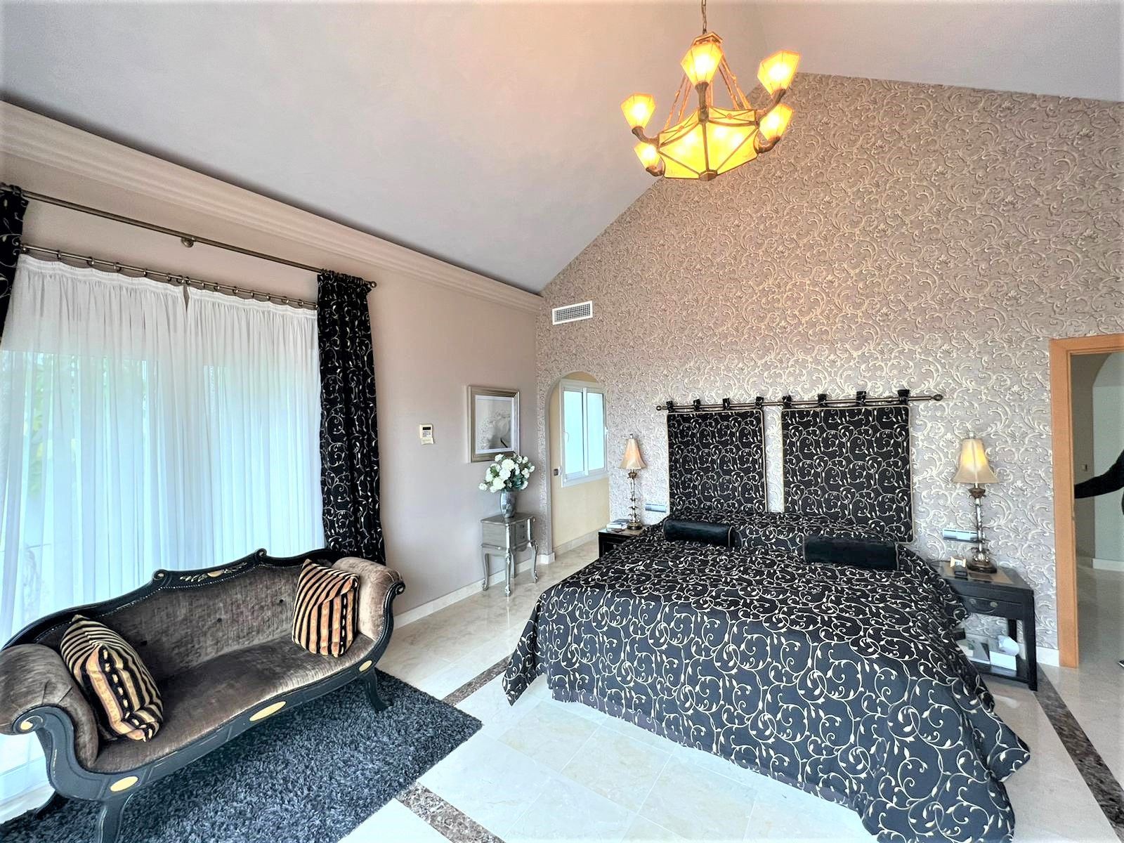 6 Bedroom Villa in Mijas - Photo 13