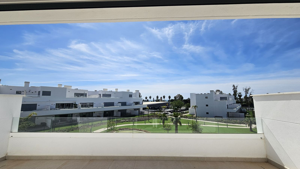 2 Bedroom Apartment in Estepona - Photo 4