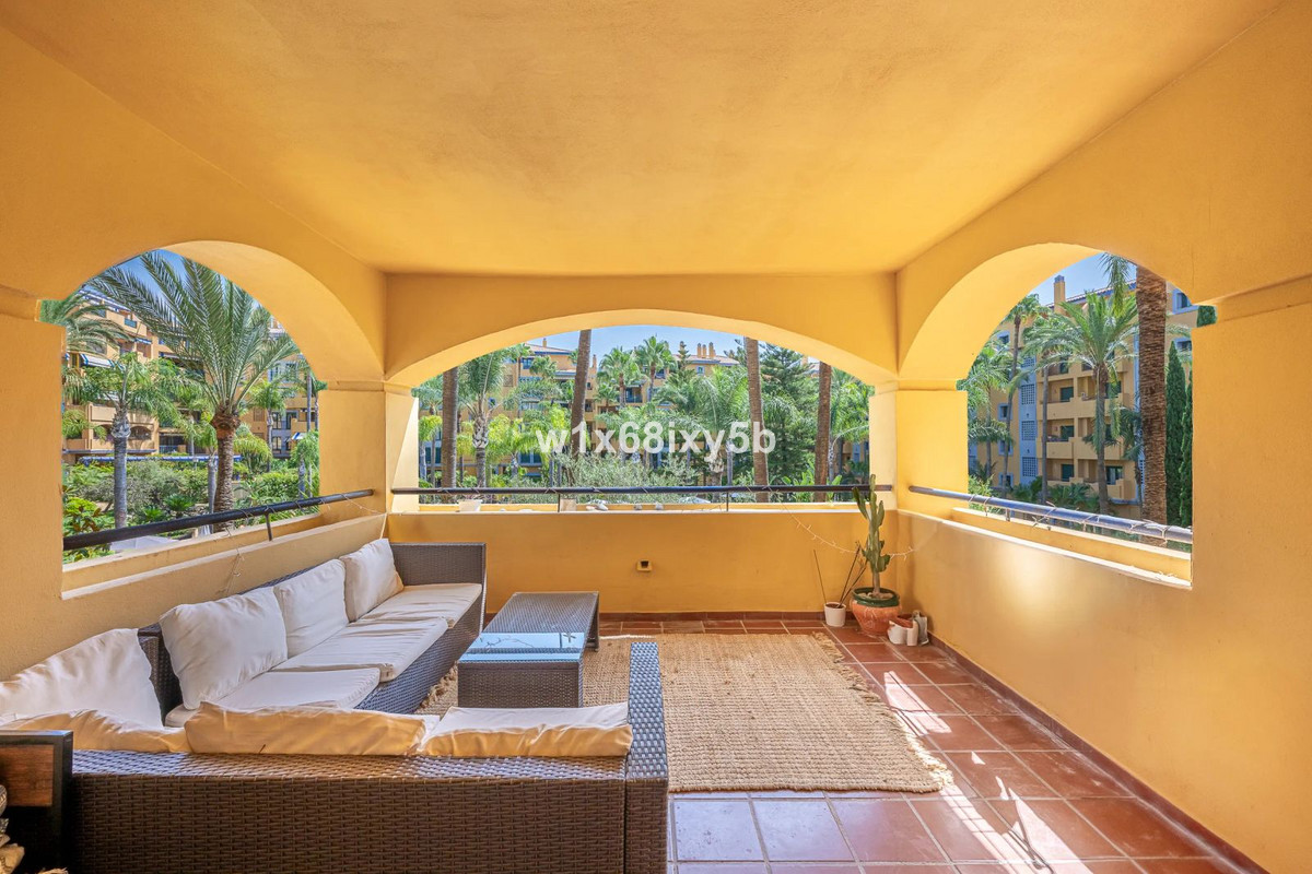 2 Bedroom Apartment in San Pedro de Alcántara - Photo 2