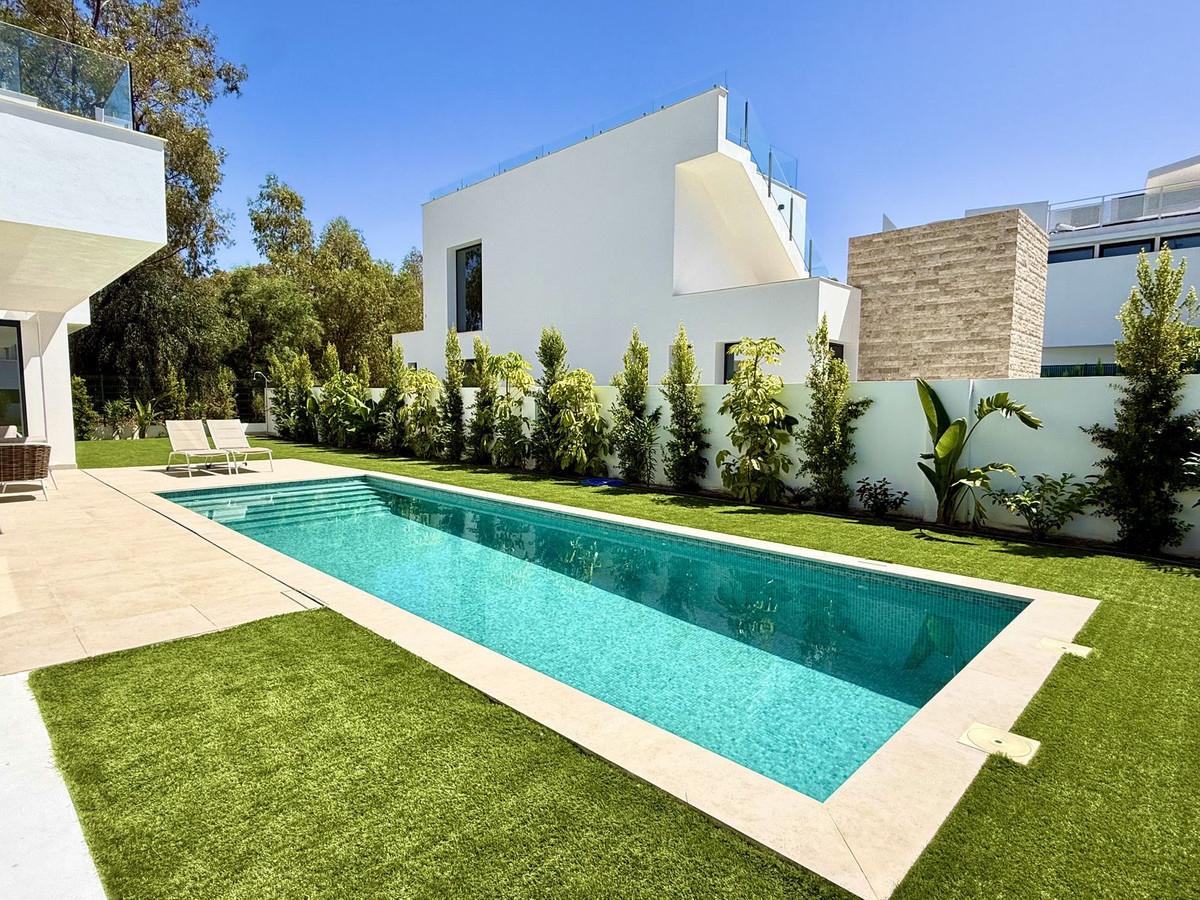 6 Bedroom Villa in Estepona - Photo 52