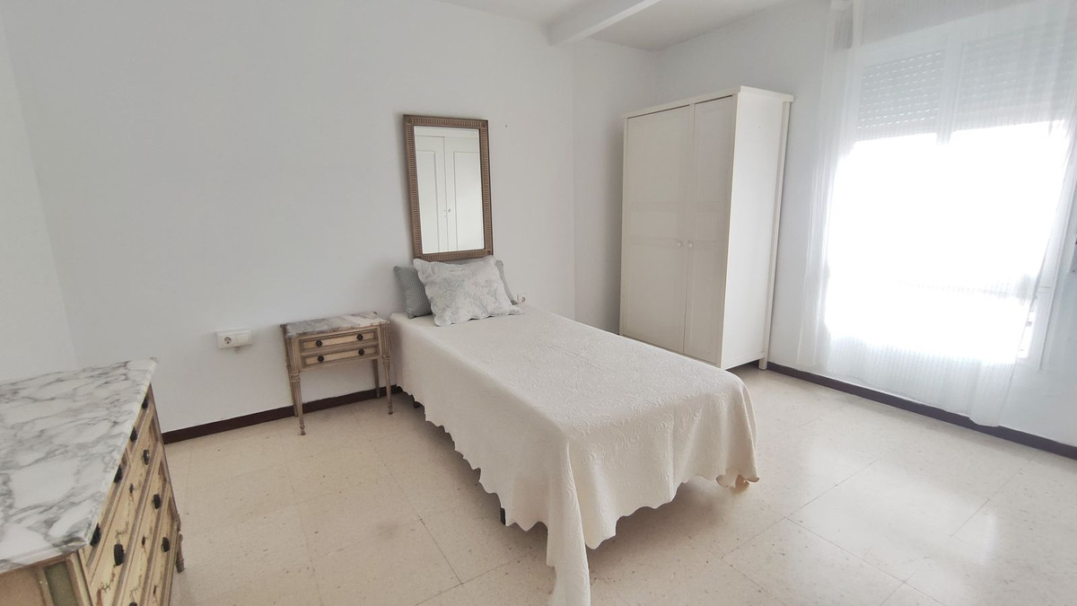 4 Bedroom Apartment in Marbella - Photo 5