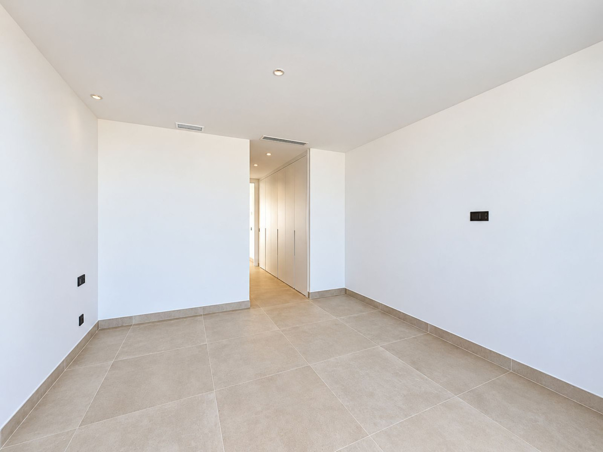 5 Bedroom Villa in Marbella - Photo 16