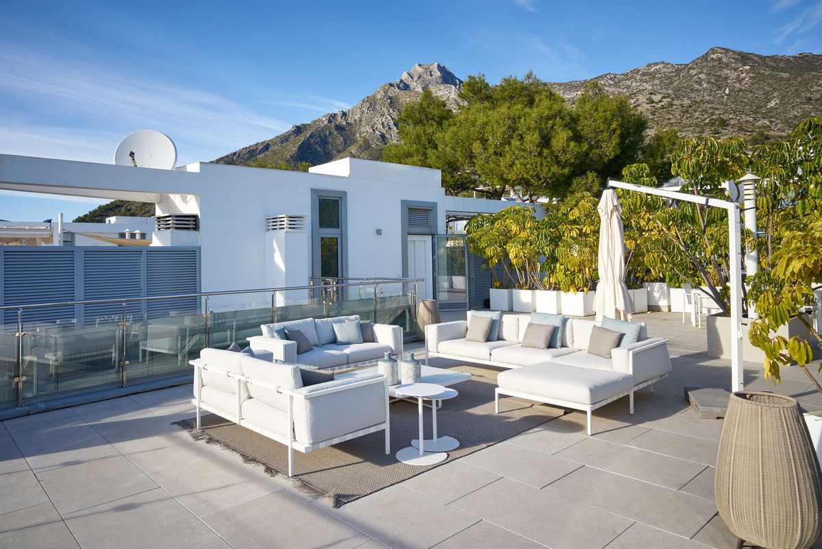 4 Bedroom Villa in Marbella - Photo 48