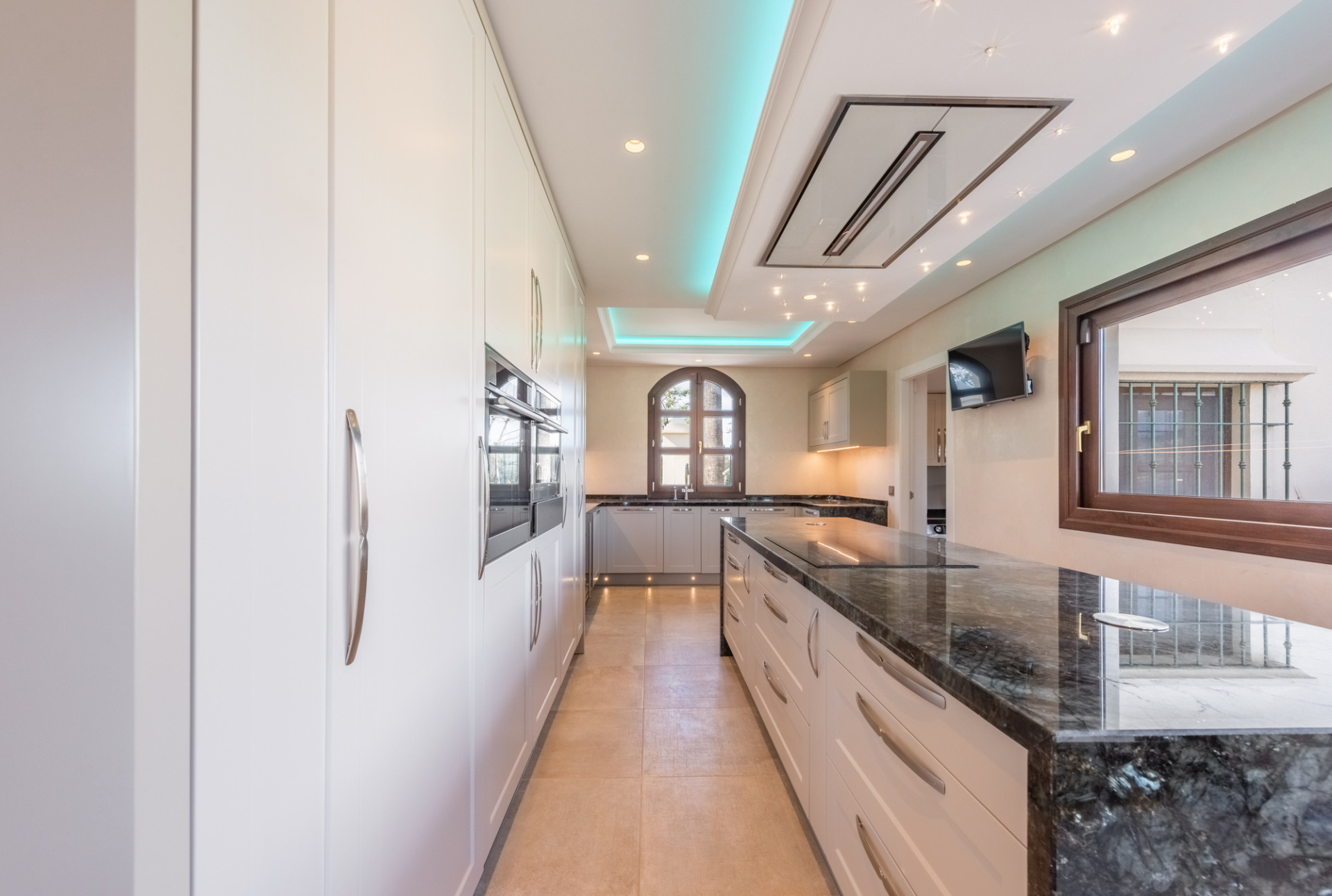 6 Bedroom Villa in Estepona - Фото 10