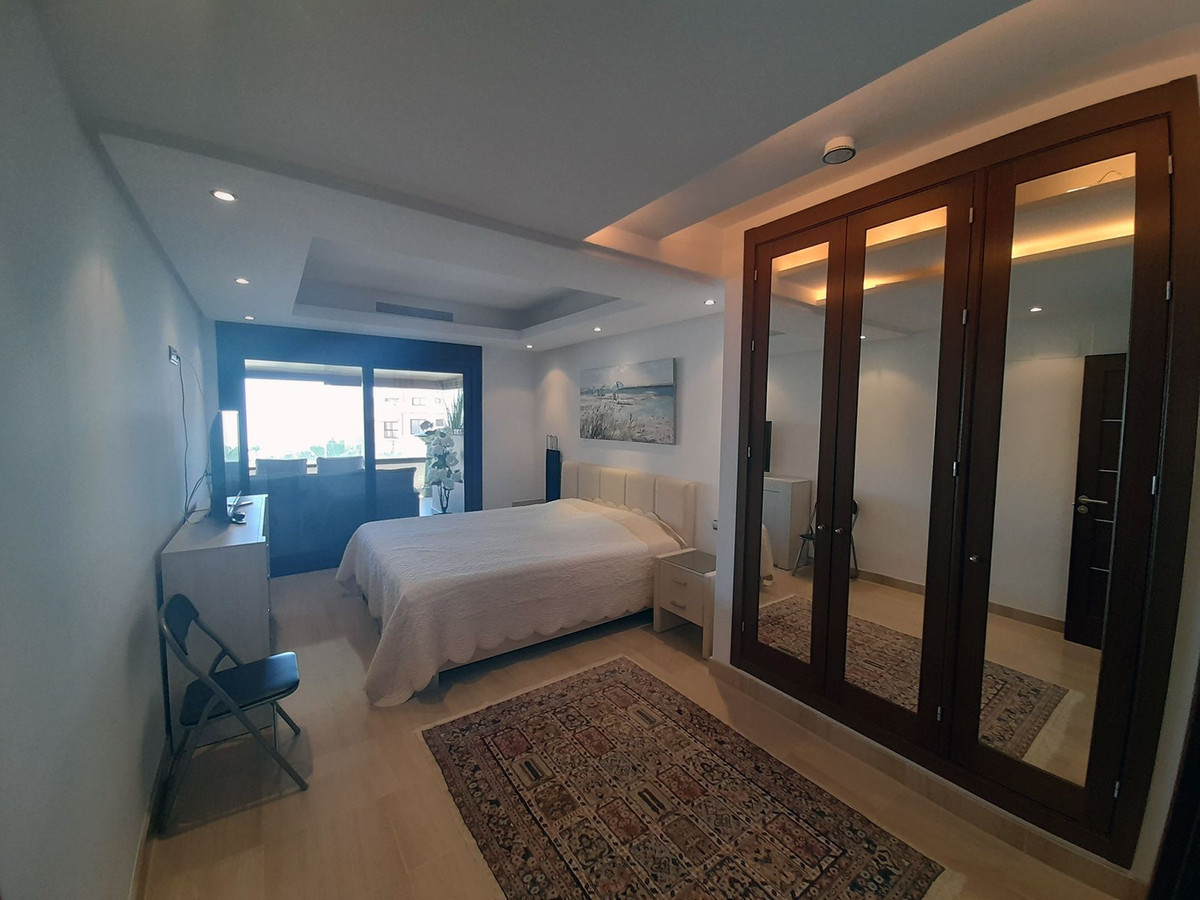 2 Bedroom Apartment in Estepona - Photo 5