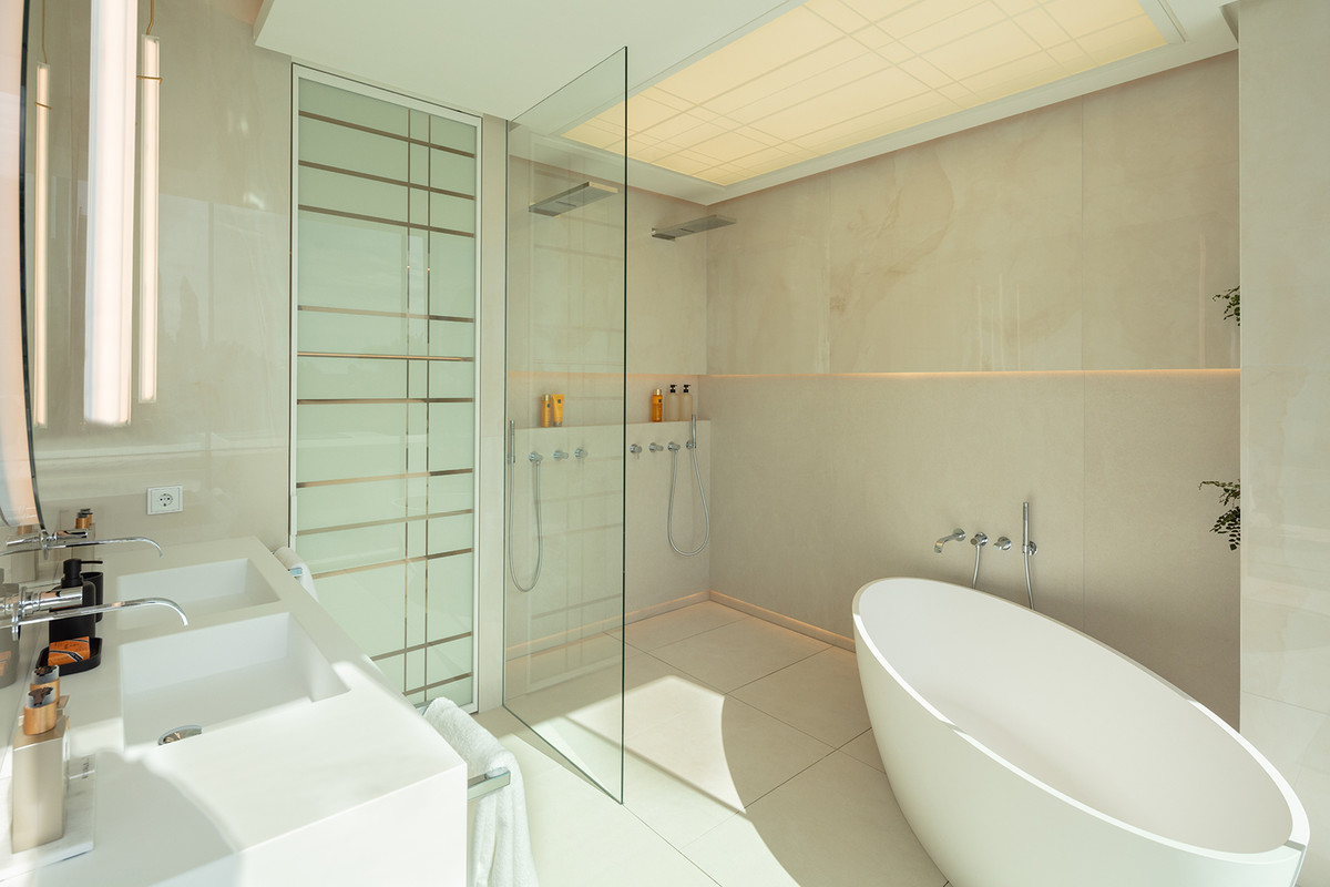 5 Bedroom Villa in Marbella - Photo 8