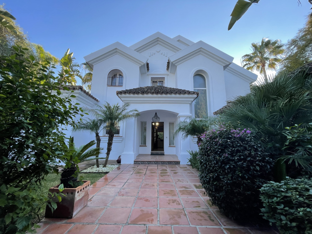 4 Bedroom Villa in Marbella - Photo 3