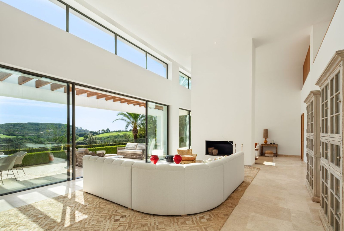 6 Bedroom Villa in Casares - Photo 3