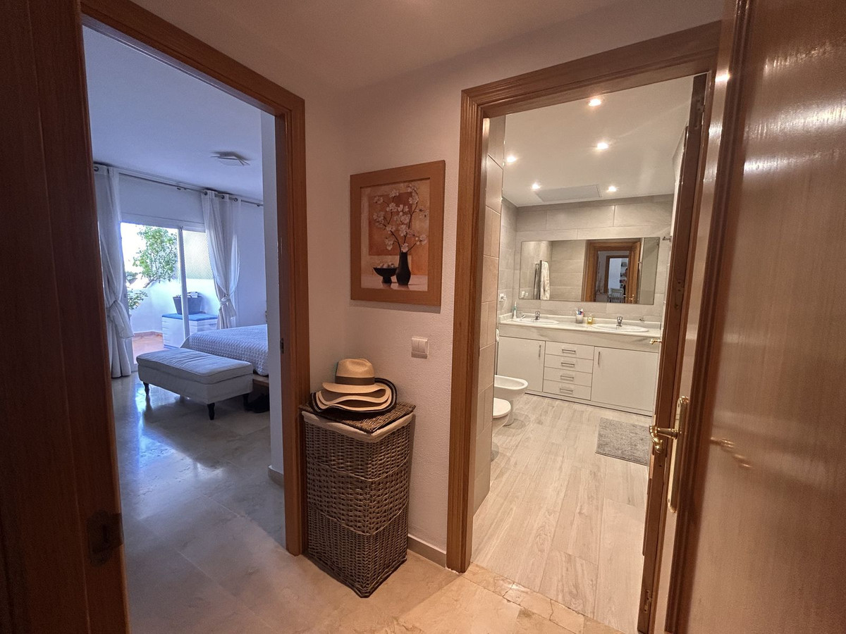 3 Bedroom Penthouse in Estepona - Photo 21
