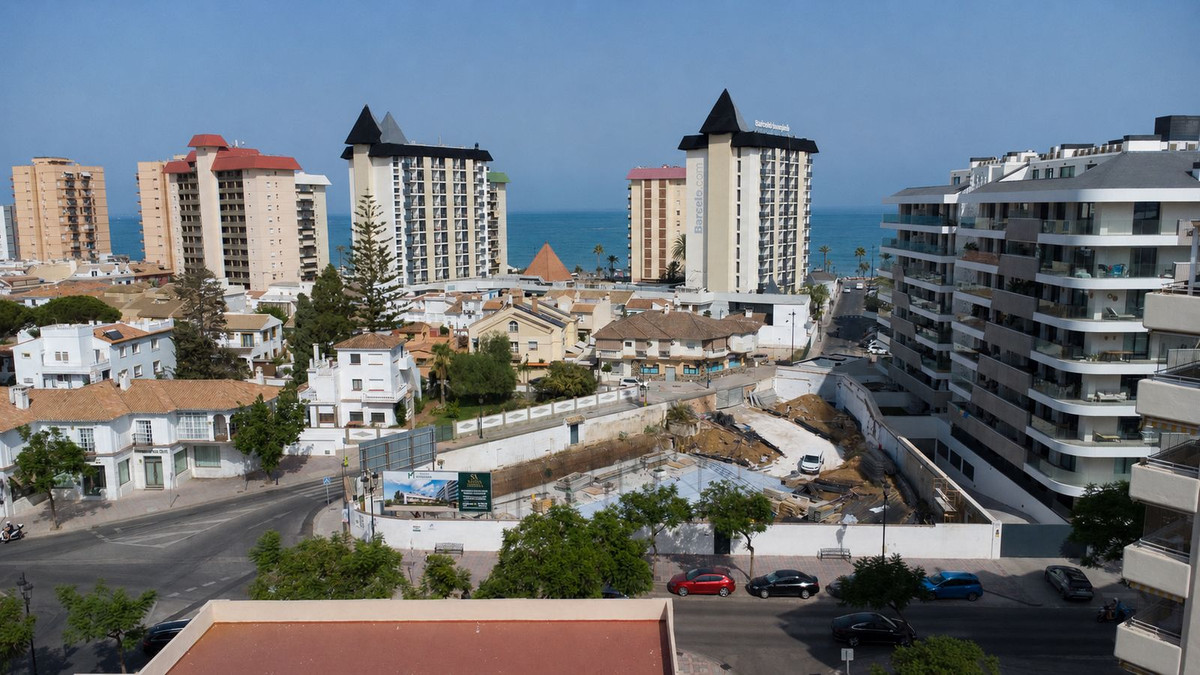 2 Bedroom Apartment in Fuengirola - Photo 12