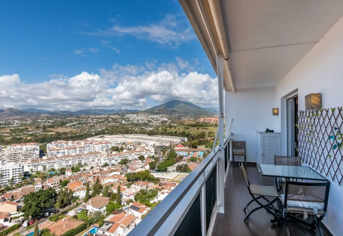 1 Bedroom Apartment in Marbella - Photo 4