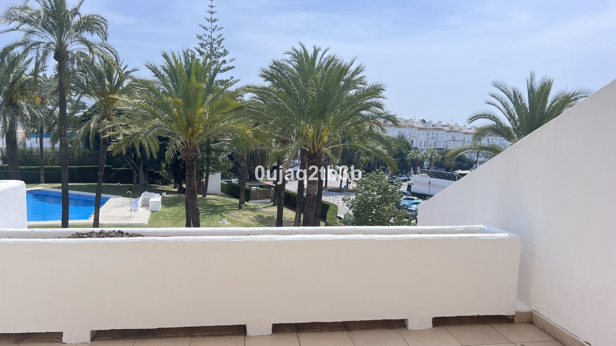4 Bedroom Apartment in Marbella - Photo 2