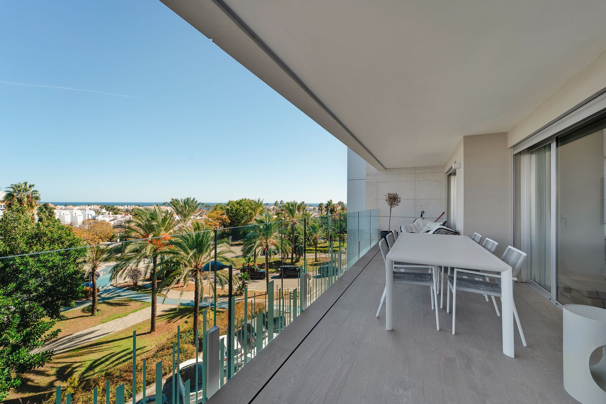 3 Bedroom Apartment in San Pedro de Alcántara - Photo 8