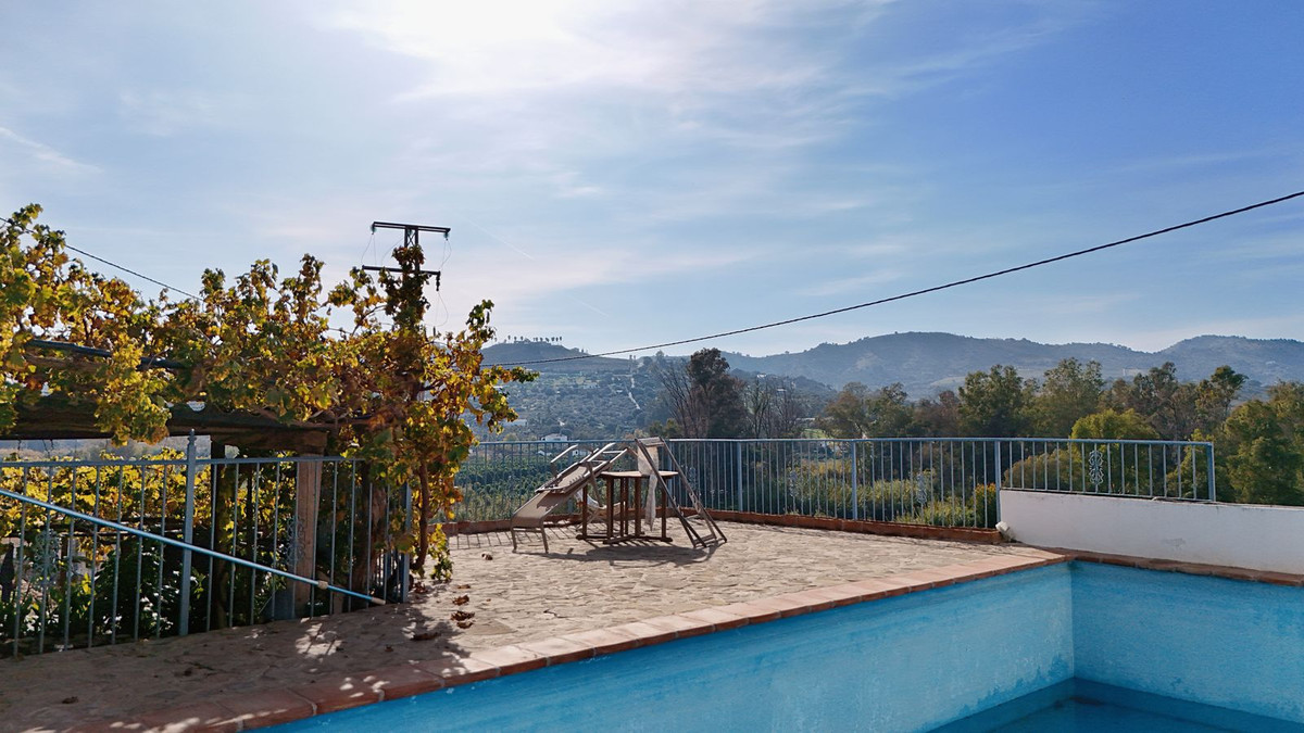 4 Bedroom Townhouse in Coín - Photo 10