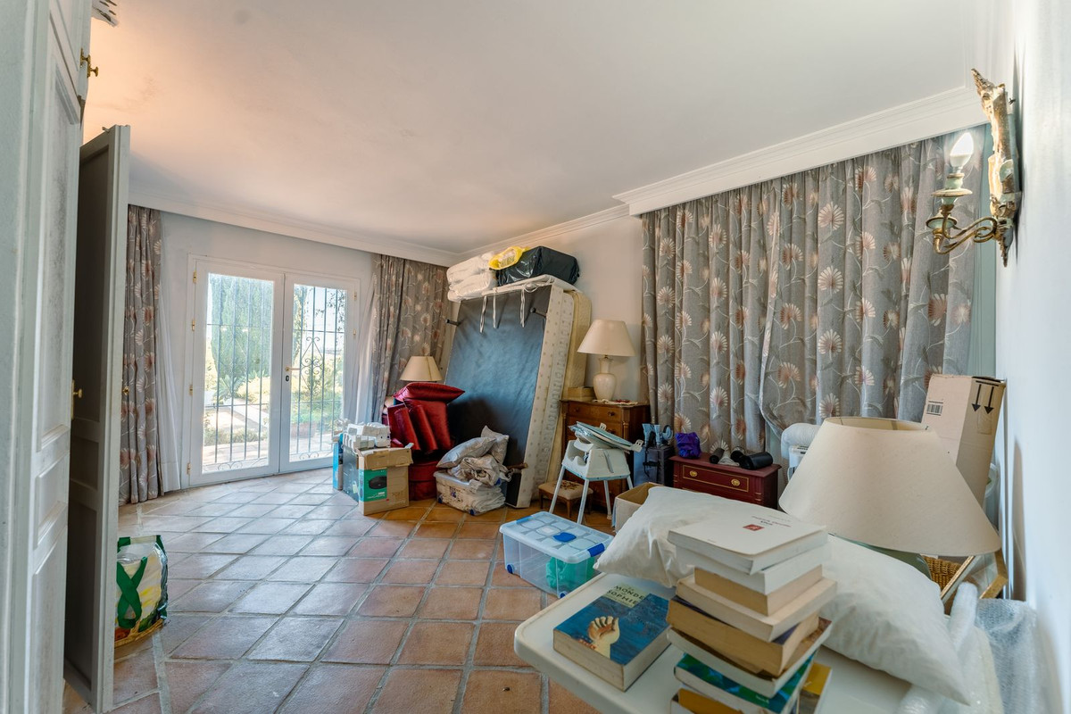 8 Bedroom Country house in Estepona - Фото 17