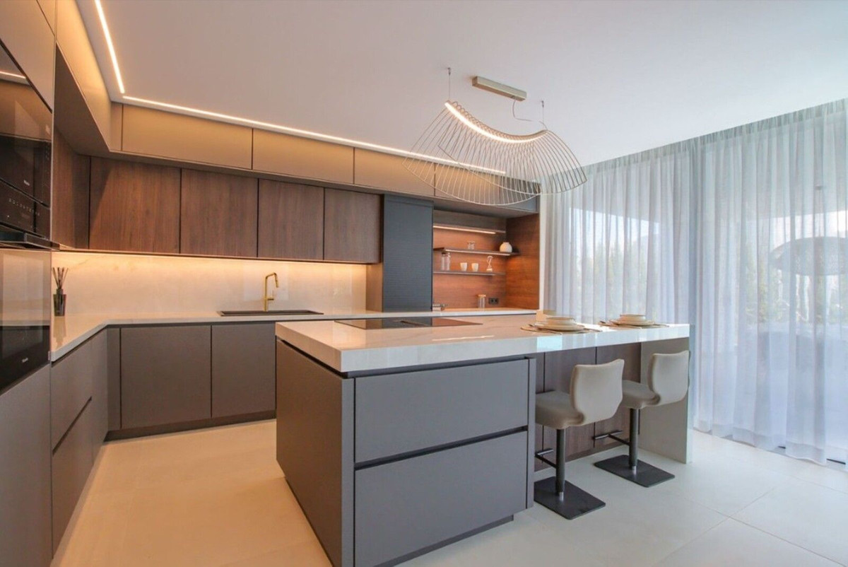 4 Bedroom Villa in Estepona - Photo 11