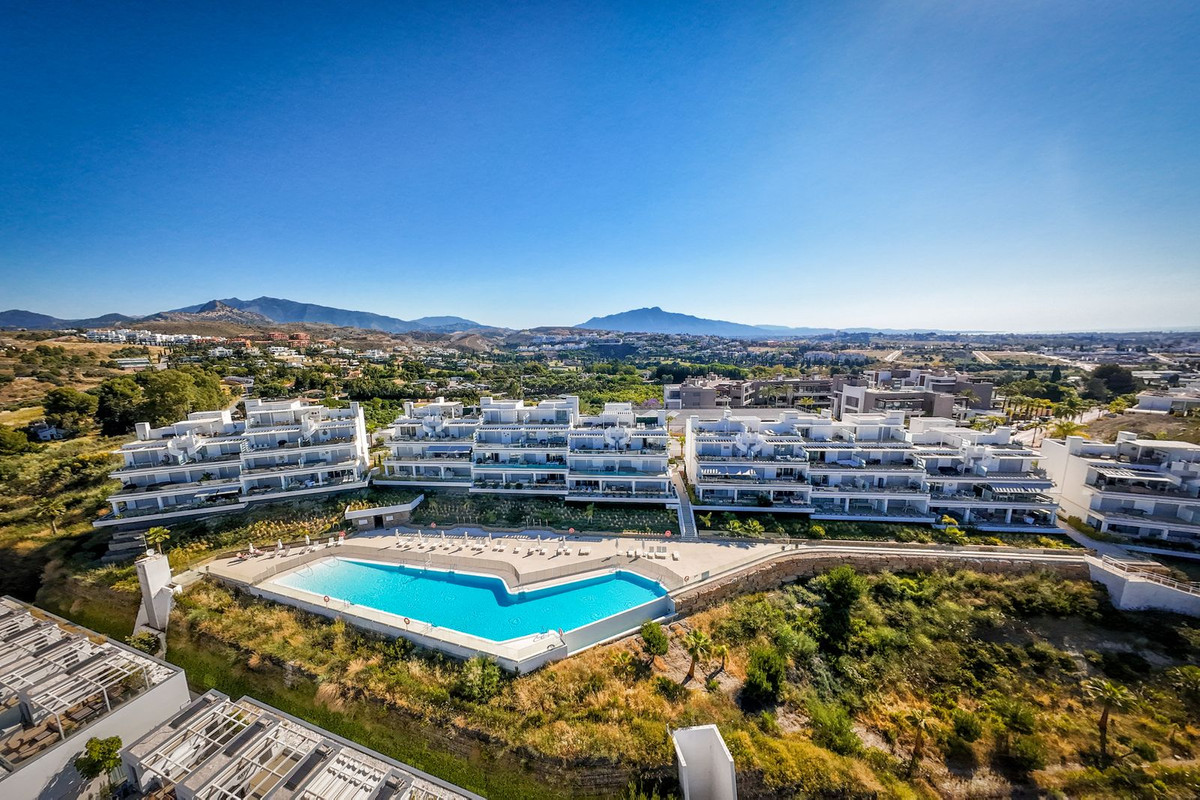 2 Bedroom Apartment in Estepona - Photo 23