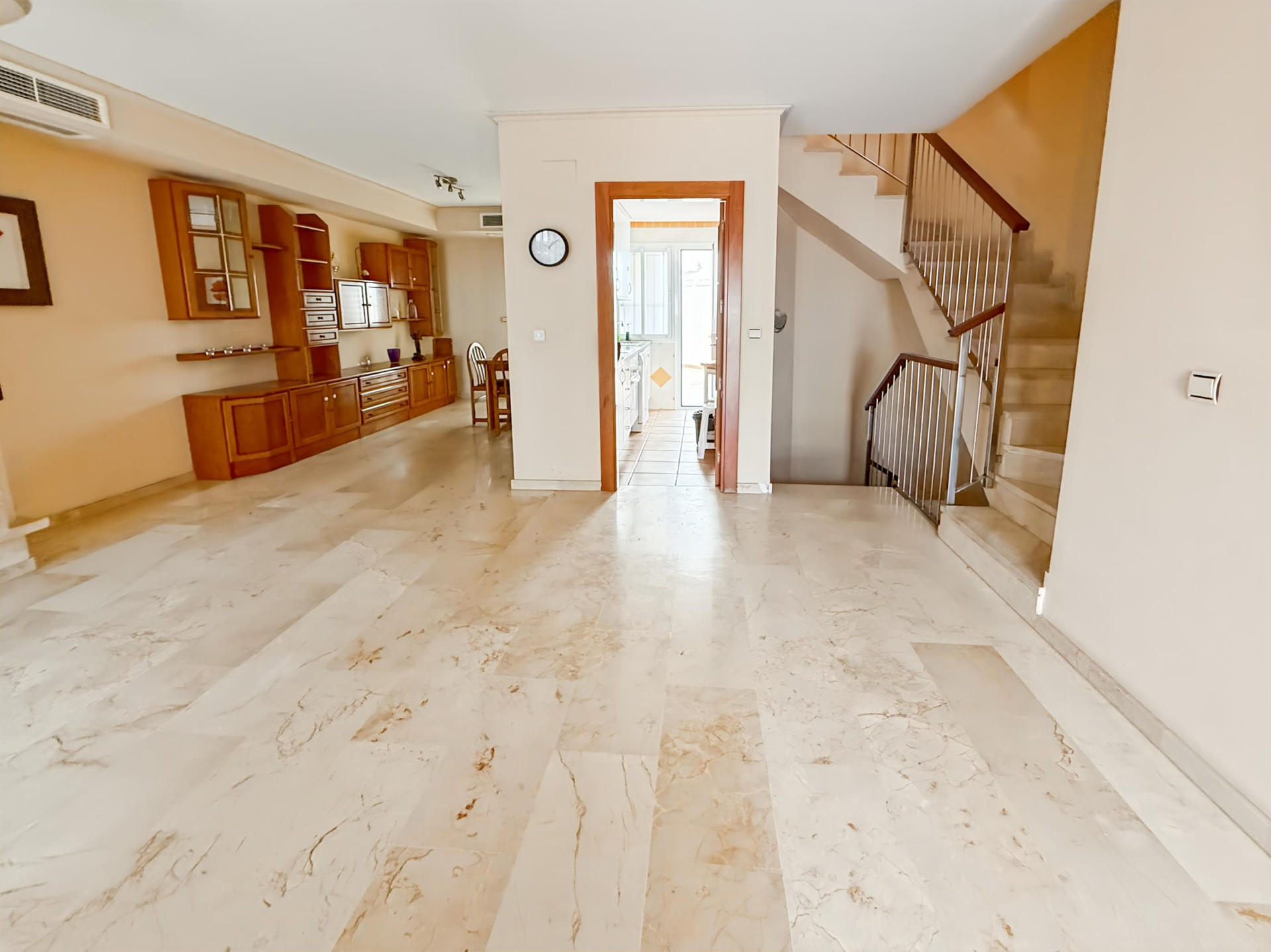 3 Bedroom Townhouse in Marbella - Photo 5