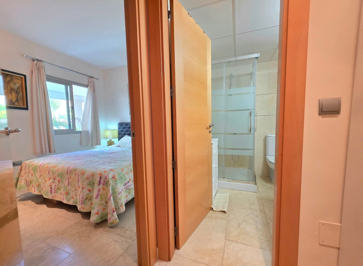 2 Bedroom Apartment in Estepona - Photo 23