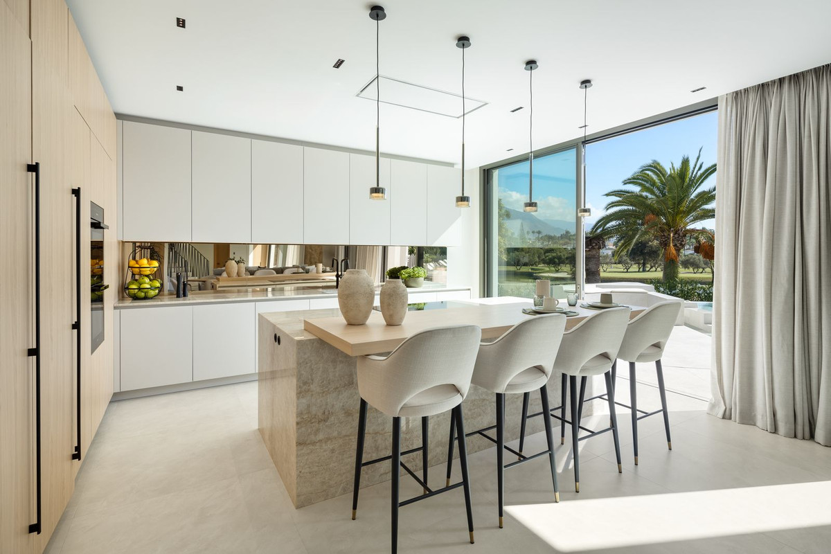 5 Bedroom Villa in Marbella - Photo 19